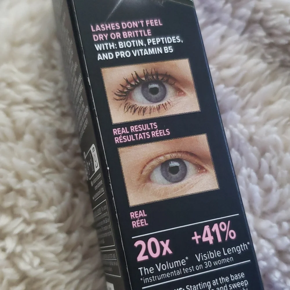 IT COSMETICS SUPERHERO VOLUMIZING WATERPROOF MASCARA.